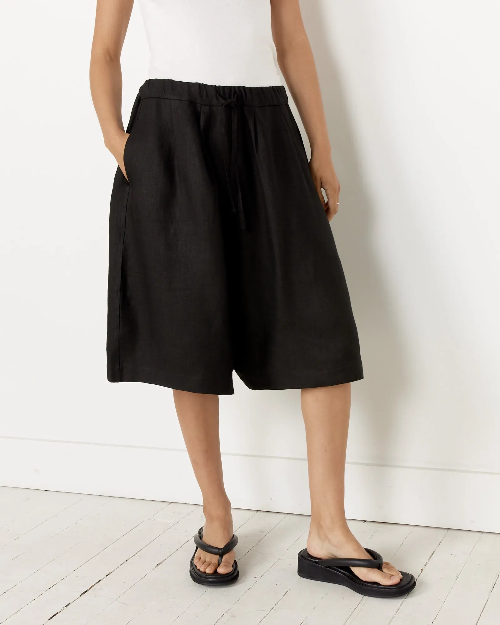 Linen Maxi Bermuda in Black