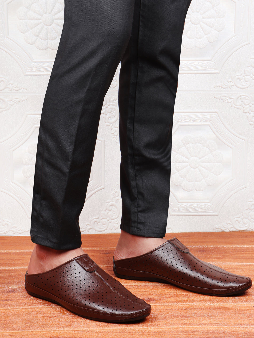 Men Brown Ethnic Slip-On Juttis