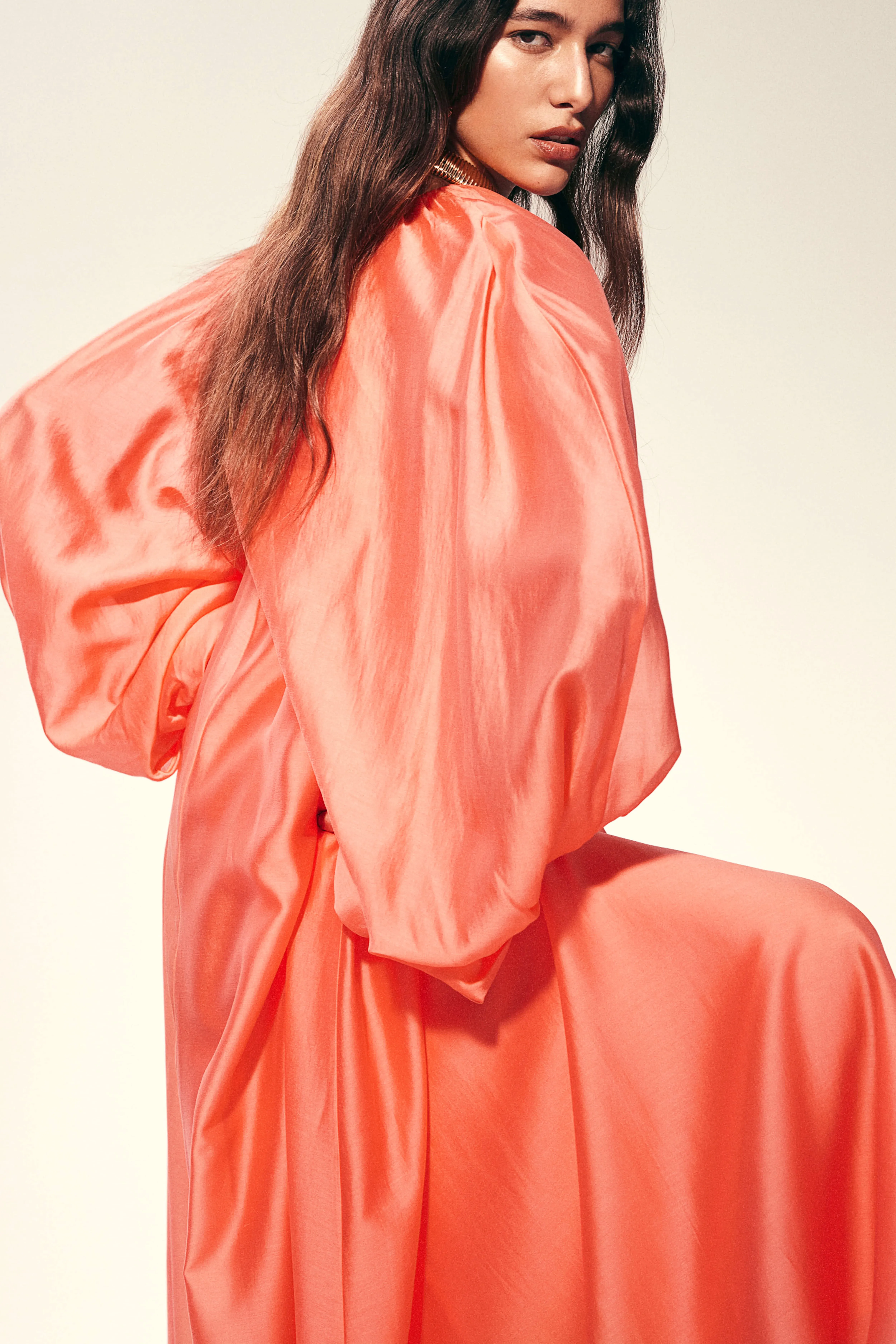 Voluminous maxi dress - Round neck - Long sleeve - Coral - Ladies | H&M GB